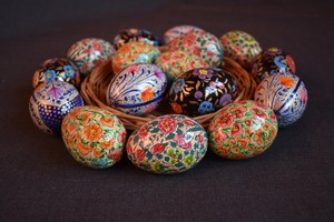 Colección de huevos de papel mache de Cachemira de alta calidad para una decoración elegante del hogar para ocasiones de Pascua - Product Image 5