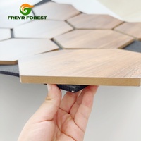 Panneaux acoustiques en MDF à motifs géométriques, fibres de polyester, films PVC basiques en bois, panneaux muraux pour la décoration des murs et plafonds intérieurs
