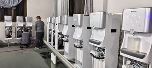 Distributeur d'eau chaude et froide à chargement par le bas OEM 2026 avec filtration RO/UF pour usage domestique et hôtelier - Faible MOQ pour obtenir de l'eau chaude, froide et tiède. - Product Image 2