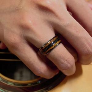 Nouvelle Collection 2024 : Bague Saristocratique en Acier Inoxydable de Haute Qualité 8MM, Motif Corde de Guitare et Bois de Cask, Bijou pour <span class=keywords><strong>Homme</strong></span>, Cadeau de Fête - Product Image 4
