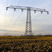 Poteau de ligne électrique à 4 poteaux ASTM, tour de transmission en acier cornière de 180 m, équipement électrique 300 A, galvanisation à chaud