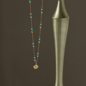 Collar de Moda con Colgante de Concha de Acero Inoxidable Chapado en Oro de 18K, Cadena con Cuentas Verdes para Mujer - Product Image 3