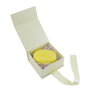 Scatola Regalo Magnetica di Lusso Personalizzata in Cartone Beige per Natale e Matrimoni, per Sapone Crema, con Chiusura a Nastro di Seta, Piccola - Product Image 3