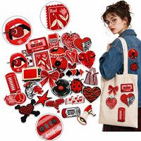 En gros, Patchs brodés thermocollants et à coudre, rouges, rétro vintage, motifs cœur, cerise, fraise, papillon, cassette