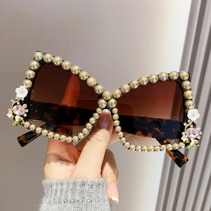 Luxury Diamond Glasses <b>Large</b> <b>Frame</b> Fashion Trend Sunglasses with Irregular Bow Pearl for April Fool's Day Wholesale - Product Image 4