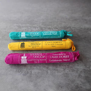 Incienso hecho a mano de Nepal, madera perfumada de sándalo y material de semillas para uso religioso, fragancia de día y noche temprano en la mañana - Product Image 3