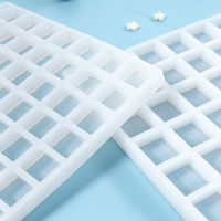 Moules en silicone de qualité alimentaire utilisés pour façonner des cubes de crème glacée congelée, des mousses au chocolat et des cubes de crème glacée lyophilisée pour pouding