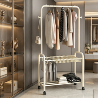 Organizador Metálico Multifuncional Moderno de Tres Niveles, Percheros para Colgar Ropa, para Dormitorio y Sala de Estar, Islas y Carritos
