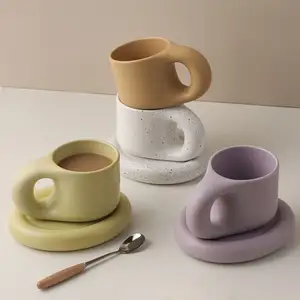 Toptan özel İskandinav Ins stil yağ kupa yaratıcı yenilik porselen fincan ve çay tabağı kahve kupa bardak seramik kupalar