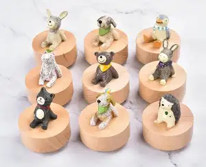 かわいいクリエイティブミニオルゴール家の装飾小さな動物木製機械オルゴール