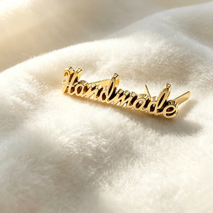 Etiquetas Metálicas Fundidas a Presión Personalizadas y Duraderas, Etiquetas Cosidas con Logotipo de Marca, Emblemas Metálicos con Nombre Privado para Prendas y Artículos de Cuero - Product Image 1