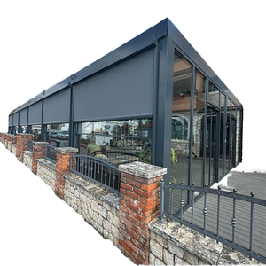 Stores à enroulement motorisés extérieurs sur mesure avec fermeture éclair, résistants au vent et à l'eau, en aluminium, avec système Zip Track et tissu anti-UV - Product Image 1