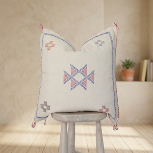 Coussins décoratifs carrés en coton faits à la main, personnalisables, avec broderie géométrique bohème et fermeture enveloppe - Product Image 2