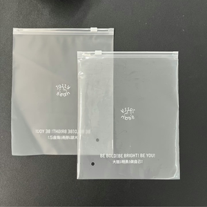 Housse de vêtement réutilisable OEM, pochette zippée en plastique dépoli, impression de marque, solution d'emballage de vêtements, fournisseur de marques privées - Product Image 2
