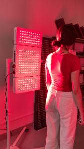 2025 Panneau de thérapie par la lumière rouge 1000W le plus vendu, support réglable à trois volets, double longueur d'onde - Product Image 3