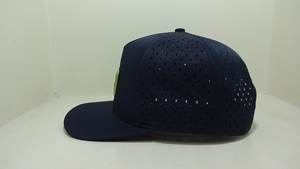 Sombrero de camionero de alta calidad, logotipo de Parche de goma personalizado, sombrero de Golf de 5 paneles, Gorras impermeables de malla con agujero cortado con láser, gorra deportiva OEM para hombres - Product Image 4