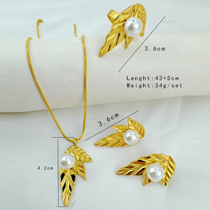 Juego de <span class=keywords><strong>Joyería</strong></span> de Tres Piezas con Perlas de Imitación Clásicas y Elegantes para Aniversario, Boda, Fiesta en la Playa (Titanio) - Product Image 4