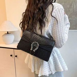 High-quality PU <b>Material</b> Handbag. Luxurious Designer Handbag. With Chain Decoration.8905 - Product Image 2