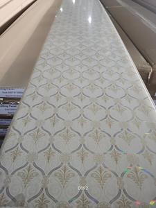 Plafón <span class=keywords><strong>de</strong></span> <span class=keywords><strong>PVC</strong></span> <span class=keywords><strong>de</strong></span> 300 mm <span class=keywords><strong>de</strong></span> ancho a $1.1 por <span class=keywords><strong>metro</strong></span> <span class=keywords><strong>cuadrado</strong></span>, diseño <span class=keywords><strong>de</strong></span> loseta <span class=keywords><strong>de</strong></span> <span class=keywords><strong>techo</strong></span> <span class=keywords><strong>de</strong></span> gran venta, <span class=keywords><strong>precio</strong></span> económico, suministro directo <span class=keywords><strong>de</strong></span> fábrica en China - Product Image 2