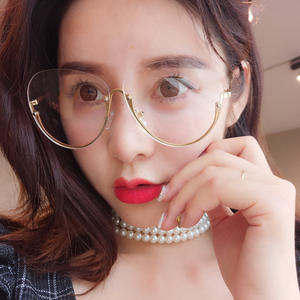 Lunettes de soleil tendance pour femmes, demi-cadre doré, verres gris, UV400, forme ovale, confortables pour les visages ronds, G2 1789 - Product Image 1