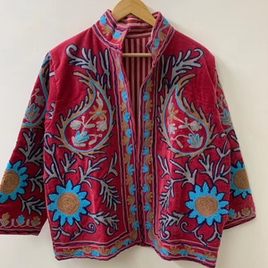 Hecho a mano Suzani corto bordado Hippie Floral terciopelo Suzani bordado a mano chaqueta cuello simulado terciopelo chaqueta a medida - Product Image 1
