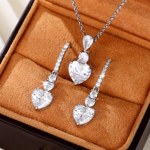 Eleganti Orecchini a Cuore e Collana con Ciondolo per Donne, Gioielli con Cuore in Pietra Scintillante, Regalo per Uso Quotidiano, Vendita all'Ingrosso - Product Image 4