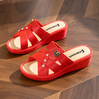Femmes été PVC plate-forme sandales compensées diapositives mode décontracté semelle épaisse en plein air pour pantoufles doux en gros pour dames