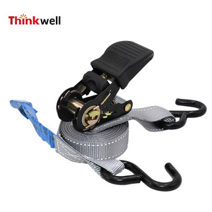 Sangle à cliquet Thinkwell en polyester de 20 pieds avec double crochet en J pour attache de remorque, sécurisée pour utilisation en extérieur - Product Image 1