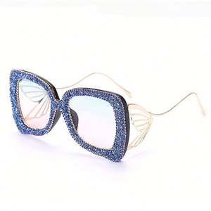 Lunettes de soleil carrées tendance de luxe pour femmes avec logo personnalisé, monture papillon et strass - Product Image 1