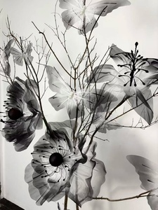N571 Fleurs de pavot artificielles géantes en organza noir faites à la main pour la décoration de mariage, de fête, de vitrine de centre commercial - Product Image 3