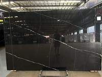 Panneaux de marbre Nero Marquina de Chine, pierre noire avec des veines blanches, pour marches, comptoirs, dessus de meubles de salle de bain et revêtements muraux naturels