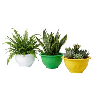 Pot de fleurs décoratif en plastique PP avec logo personnalisé, jardinière ronde avec motif en relief, système de drainage, résistant aux UV, grande taille - Product Image 1