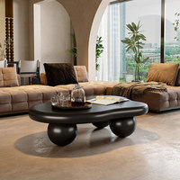 Table basse en bois style nuage crémeux à pattes sphériques |   Utilisation domestique dans le salon |   Petit format idéal pour les appartements - Forme irrégulière