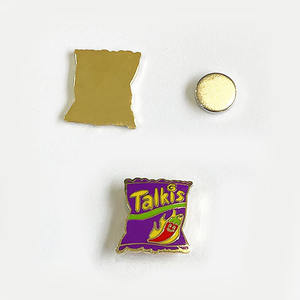 เข็มกลัดเคลือบแบบนิ่มและแบบแข็ง สไตล์ดั้งเดิม ออกแบบเองได้ รูปทรงหมวกบัณฑิต  พร้อมเคลือบอีพ็อกซี่  ของที่ระลึก ของขวัญ ลายดอกไม้ - Product Image 4