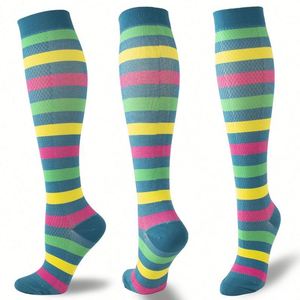 <span class=keywords><strong>Medias</strong></span> de compresión unisex a <span class=keywords><strong>la</strong></span> moda con rayas horizontales, alivian las venas varicosas, reducen el estrés y promueven <span class=keywords><strong>la</strong></span> circulación sanguínea - Product Image 2