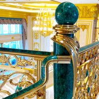Rampe d'escalier en cuivre et aluminium de style européen pour villa, avec mains courantes sculptées en cuivre, fixation au sol