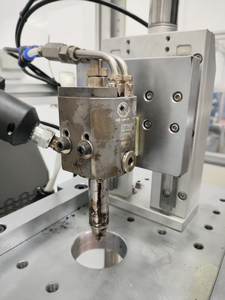 Equipo de Moldeo por Fusión en Caliente para el Ensamblaje de PCB y el Encapsulado de Arnés de Cables que Reduce el Daño a los Componentes - Product Image 4