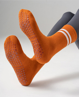 Chaussettes de sport antidérapantes et respirantes en coton pour la gym, le Pilates et le yoga, avec logo personnalisé sur le bord, colorées, pour femme, vente en gros