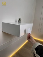Armoire murale moderne en bois massif avec serrure à carte, tiroir sécurisé et compartiments secrets, durable et écologique pour chambre à coucher