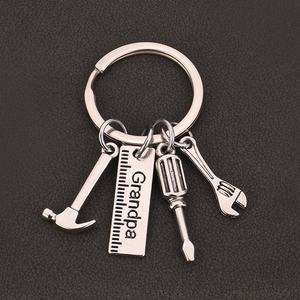 Porte-clés <span class=keywords><strong>marteau</strong></span> tournevis clé à molette en alliage de zinc DIY européen et américain KY 110 OEM pour cadeau de la Fête des Pères - Product Image 4