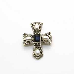 Broche unisexe en alliage plaqué or rose de style européen avec perle, strass et cristal bleu en forme de croix, idéale pour mariage, fiançailles, fête ou cadeau - Product Image 5