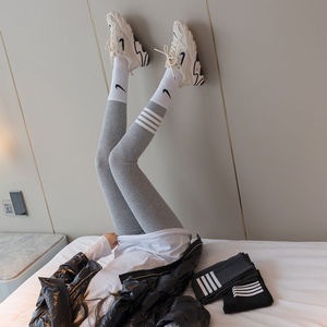 Leggings en polaire d'agneau de bonne qualité pour filles, leggings décontractés pour le sport, pantalons de yoga rayés avec leggings en polaire pour femmes - Product Image 1