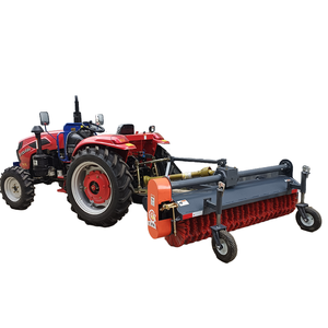 Nettoyage de la neige à l'aide d'un <span class=keywords><strong>balai</strong></span> rotatif sur un tracteur - Product Image 1
