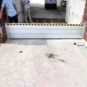 Uzun Açıklıklı Alüminyum Kirişli Sel Bariyeri**, Geniş Açıklıklar İçin Merkez Direk Destekli Sel Koruması - Product Image 1