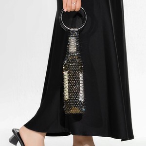 Bolsa de Vino de Lujo con Diamantes Rosa-Naranja Brillantes, Hecha a Mano, Aislada, con Cristales Checos, Elegante y Portátil, para Regalo - Product Image 1