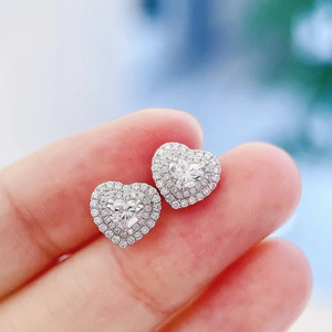 Orecchini a Cuore di Lusso per Donne, Completamente Decorati con Zirconi, Gioielli Eleganti e Delicati per Uso Quotidiano - Product Image 3