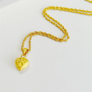 Collar <span class=keywords><strong>de</strong></span> cadena cubana <span class=keywords><strong>de</strong></span> cobre con colgante grueso chapado en oro <span class=keywords><strong>de</strong></span> 18 quilates con corazón impermeable Z H, regalo unisex, cadena para clavícula - Product Image 5