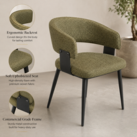 Chaise de salle à manger moderne en bouclette vert mousse, dossier ouvert, accoudoirs incurvés, structure métallique, pieds noirs, pour hôtel, restaurant, café, usage commercial