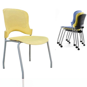 Chaise de conférence moderne en maille perforée avec accoudoirs fixes, assise en plastique, roulettes et pieds métalliques pour salle de réunion, école, bureau - Product Image 1