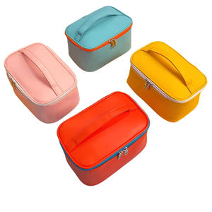 Coréen Nouvelle Grande Capacité Portable Cosmétique Cas avec Mode Nylon Fermeture Éclair Personnalisable PU Sac De Rangement En Gros - Product Image 1